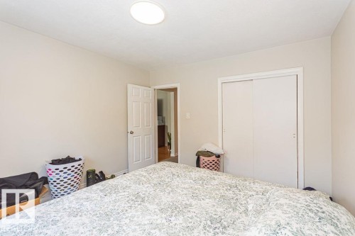 11830 54 Street, Edmonton, AB - Indoor Photo Showing Bedroom