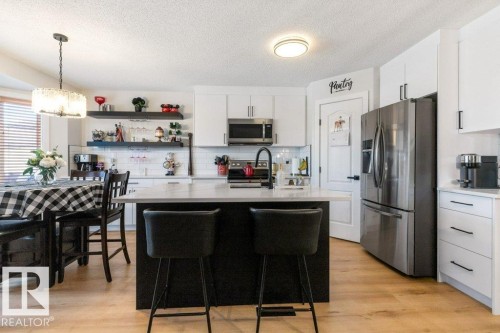 538 90 Street, Edmonton, AB - Indoor Photo Showing Kitchen With Stainless Steel Kitchen