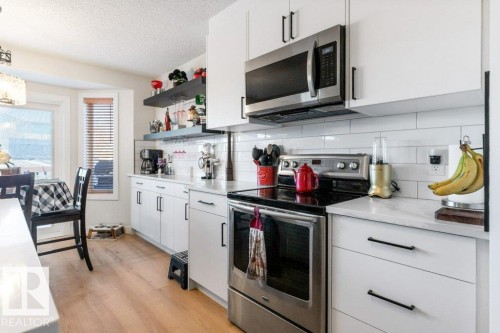 538 90 Street, Edmonton, AB - Indoor Photo Showing Kitchen