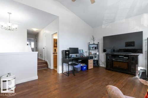 538 90 Street, Edmonton, AB - Indoor Photo Showing Living Room