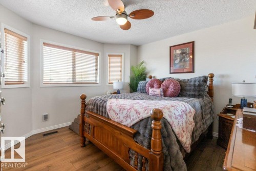538 90 Street, Edmonton, AB - Indoor Photo Showing Bedroom