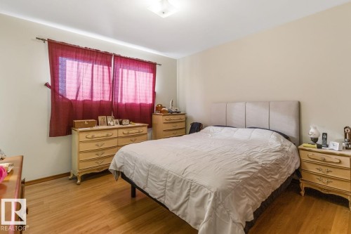 7319 86 Avenue, Edmonton, AB - Indoor Photo Showing Bedroom