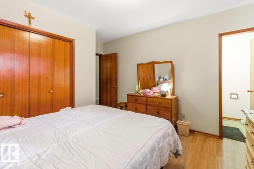 7319 86 Avenue, Edmonton, AB - Indoor Photo Showing Bedroom