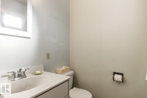 7319 86 Avenue, Edmonton, AB - Indoor Photo Showing Bathroom