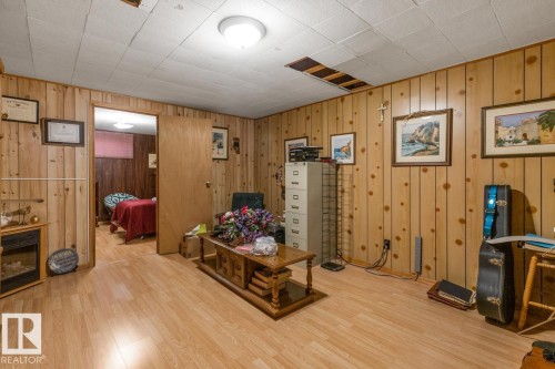 7319 86 Avenue, Edmonton, AB - Indoor