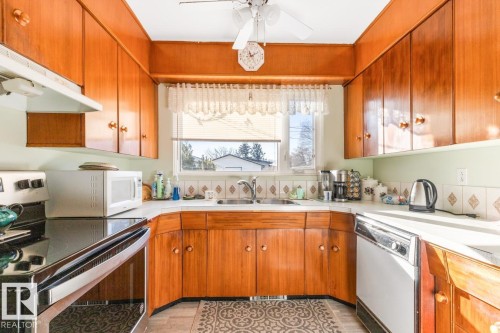 7319 86 Avenue, Edmonton, AB - Indoor Photo Showing Kitchen With Double Sink