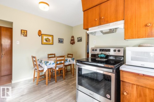 7319 86 Avenue, Edmonton, AB - Indoor Photo Showing Kitchen