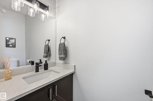 10736 149 Street, Edmonton, AB - Indoor Photo Showing Bathroom