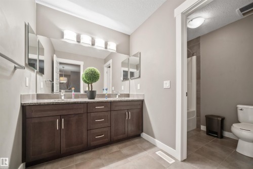 20641 97A Avenue, Edmonton, AB - Indoor Photo Showing Bathroom
