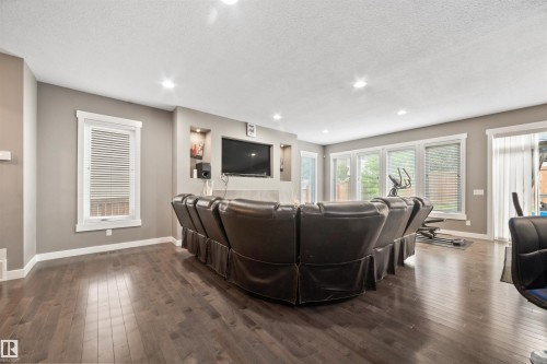 20641 97A Avenue, Edmonton, AB - Indoor Photo Showing Living Room