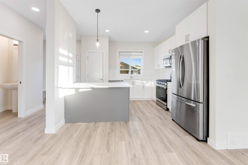 560 Glenridding Ravine Drive Sw, Edmonton, AB - Indoor Photo Showing Kitchen