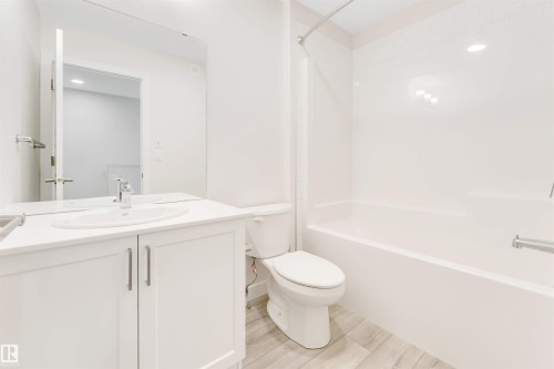 560 Glenridding Ravine Drive Sw, Edmonton, AB - Indoor Photo Showing Bathroom