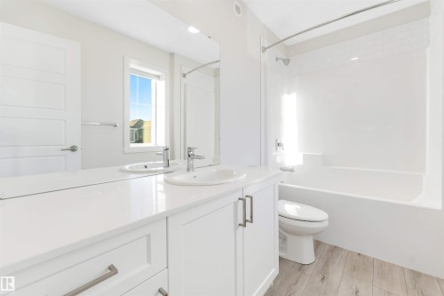 560 Glenridding Ravine Drive Sw, Edmonton, AB - Indoor Photo Showing Bathroom