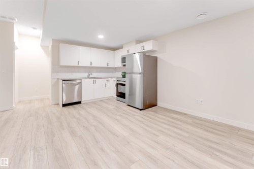 560 Glenridding Ravine Drive Sw, Edmonton, AB - Indoor Photo Showing Kitchen