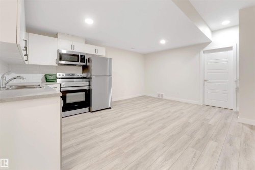 560 Glenridding Ravine Drive Sw, Edmonton, AB - Indoor Photo Showing Kitchen With Double Sink
