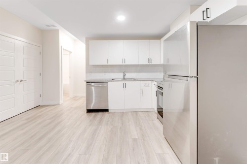 560 Glenridding Ravine Drive Sw, Edmonton, AB - Indoor Photo Showing Kitchen