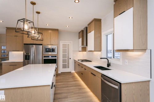 162 Edgewater Circle, Leduc, AB - Indoor Photo Showing Kitchen With Stainless Steel Kitchen With Double Sink With Upgraded Kitchen