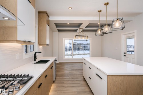162 Edgewater Circle, Leduc, AB - Indoor Photo Showing Kitchen With Double Sink With Upgraded Kitchen