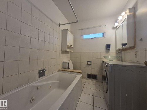 7920 Argyll Road, Edmonton, AB - Indoor Photo Showing Bathroom