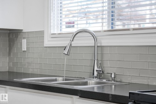 2625 135 Avenue, Edmonton, AB - Indoor Photo Showing Kitchen With Double Sink With Upgraded Kitchen