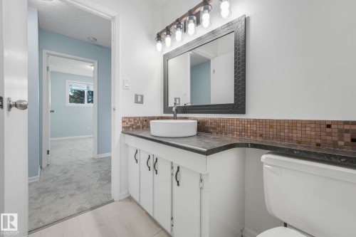 2625 135 Avenue, Edmonton, AB - Indoor Photo Showing Bathroom
