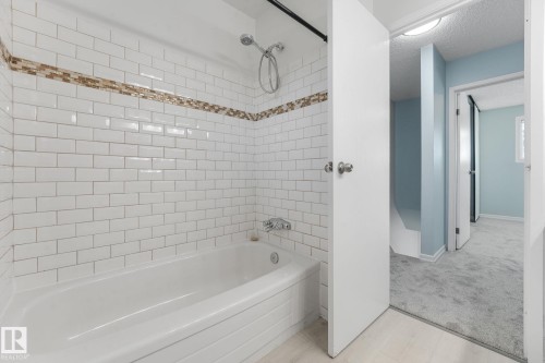2625 135 Avenue, Edmonton, AB - Indoor Photo Showing Bathroom