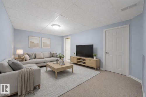 2625 135 Avenue, Edmonton, AB - Indoor Photo Showing Living Room