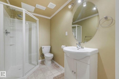 2625 135 Avenue, Edmonton, AB - Indoor Photo Showing Bathroom