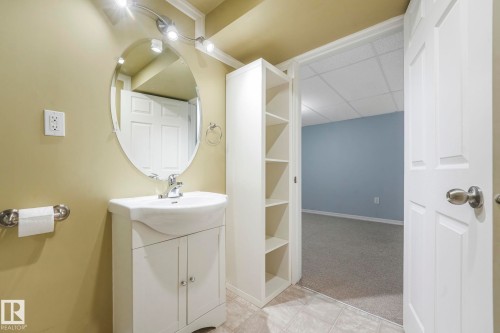 2625 135 Avenue, Edmonton, AB - Indoor Photo Showing Bathroom