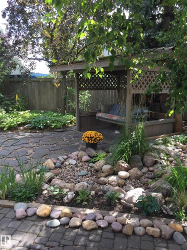 View of fenced yard - 519 Buchanan Road, Edmonton, AB - Outdoor With Backyard