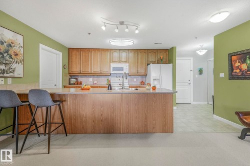 415 530 Hooke Road, Edmonton, AB - Indoor Photo Showing Kitchen