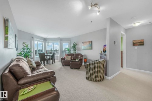 415 530 Hooke Road, Edmonton, AB - Indoor Photo Showing Living Room