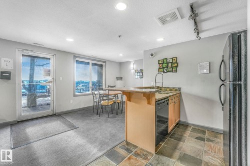 415 530 Hooke Road, Edmonton, AB - Indoor Photo Showing Kitchen