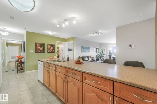 415 530 Hooke Road, Edmonton, AB - Indoor Photo Showing Kitchen With Double Sink