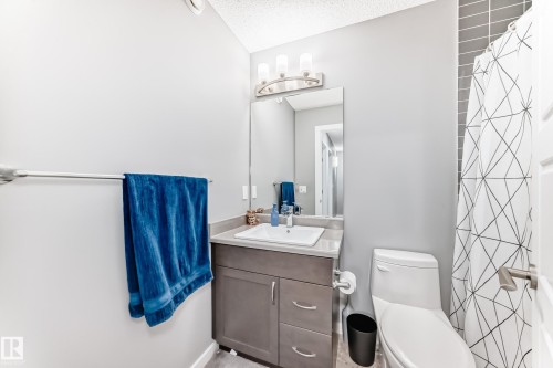 5422 Crabapple Loop, Edmonton, AB - Indoor Photo Showing Bathroom