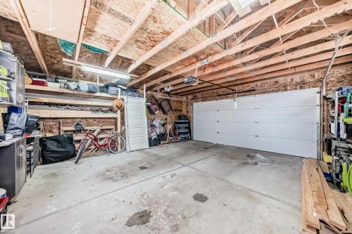 5422 Crabapple Loop, Edmonton, AB - Indoor Photo Showing Garage