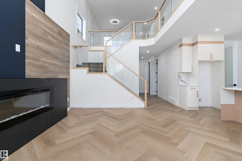 8916 Mayday Way, Edmonton, AB - Indoor Photo Showing Other Room