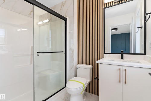 8916 Mayday Way, Edmonton, AB - Indoor Photo Showing Bathroom