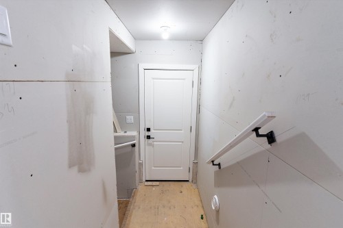 8916 Mayday Way, Edmonton, AB - Indoor Photo Showing Other Room
