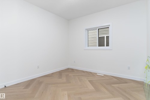 8916 Mayday Way, Edmonton, AB - Indoor Photo Showing Other Room
