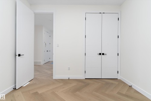 8916 Mayday Way, Edmonton, AB - Indoor Photo Showing Other Room