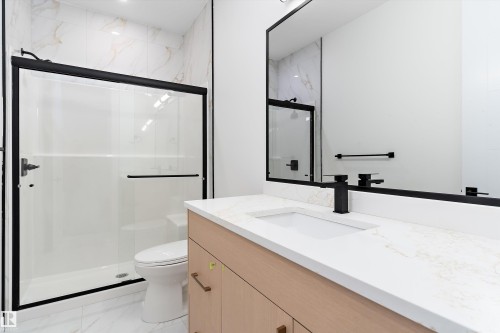 8916 Mayday Way, Edmonton, AB - Indoor Photo Showing Bathroom