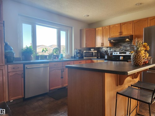 514 River Point(E), Edmonton, AB - Indoor Photo Showing Kitchen