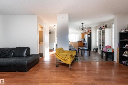 514 River Point(E), Edmonton, AB - Indoor Photo Showing Living Room