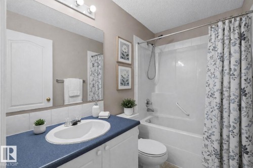 4804 147 Avenue, Edmonton, AB - Indoor Photo Showing Bathroom