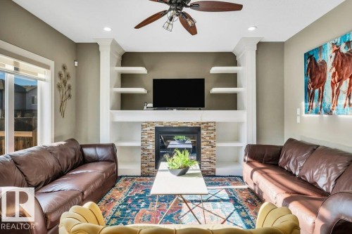 3235 16 Avenue, Edmonton, AB - Indoor Photo Showing Living Room