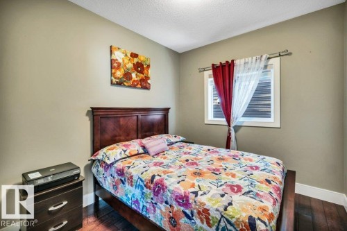 3235 16 Avenue, Edmonton, AB - Indoor Photo Showing Bedroom