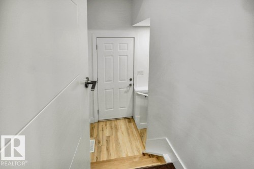 3235 16 Avenue, Edmonton, AB - Indoor Photo Showing Other Room