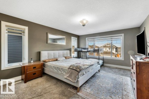 3235 16 Avenue, Edmonton, AB - Indoor Photo Showing Bedroom