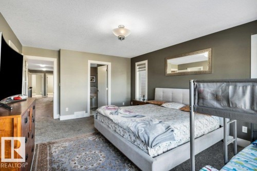 3235 16 Avenue, Edmonton, AB - Indoor Photo Showing Bedroom